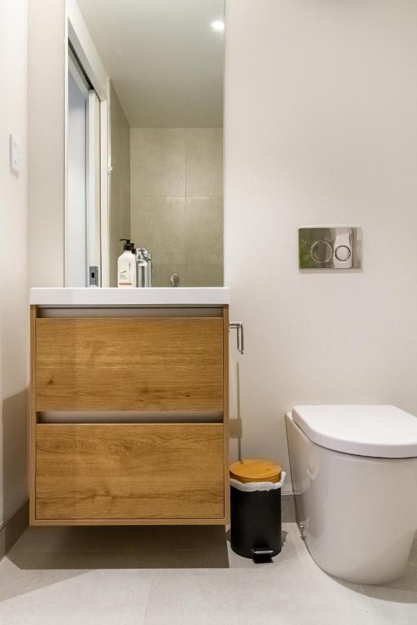 Latimer Square 1 Bed 1 Bath - Single Level Крайстчърч Екстериор снимка